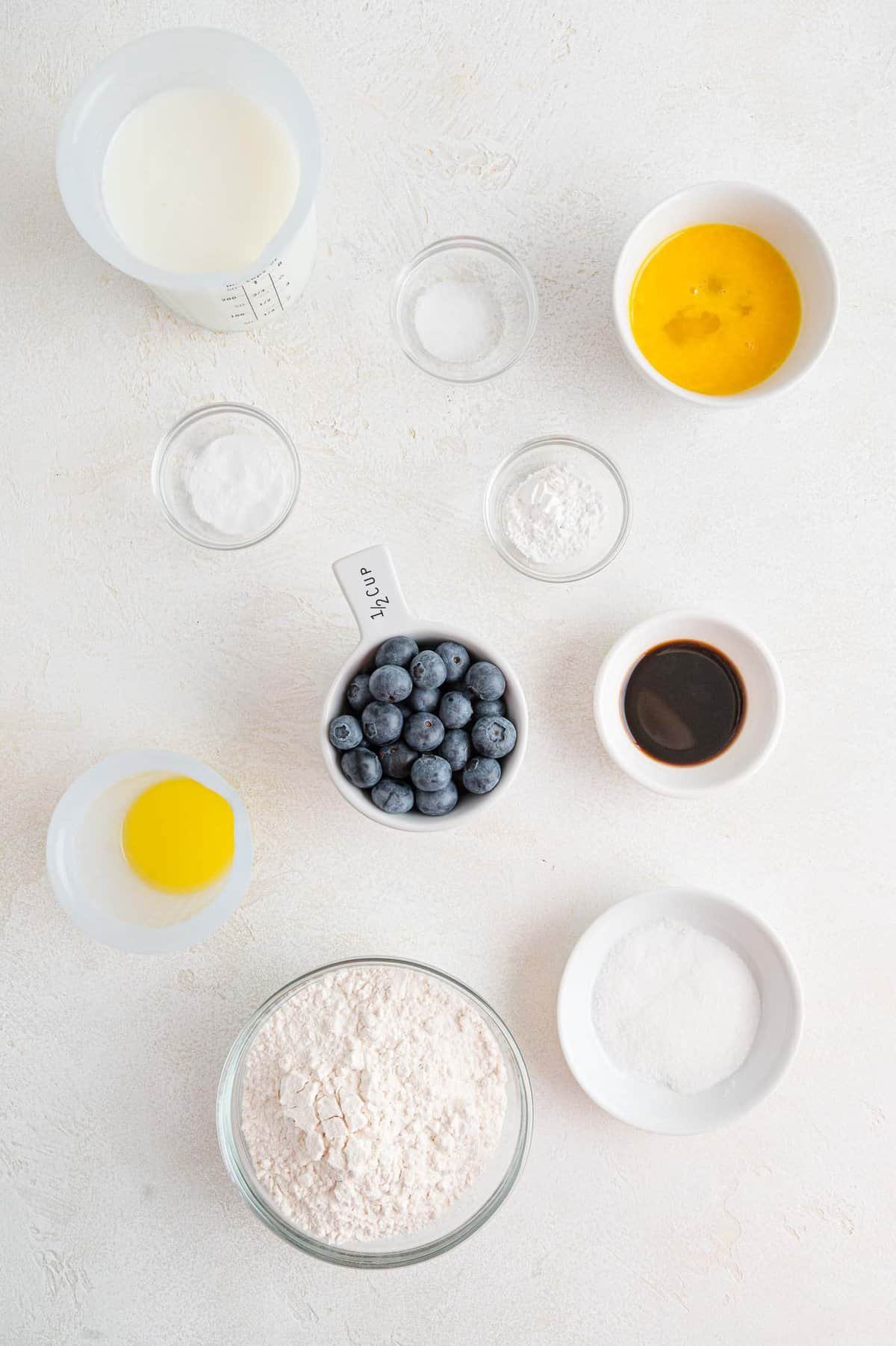 Ingredientes necessários para a receita em tigelas separadas.