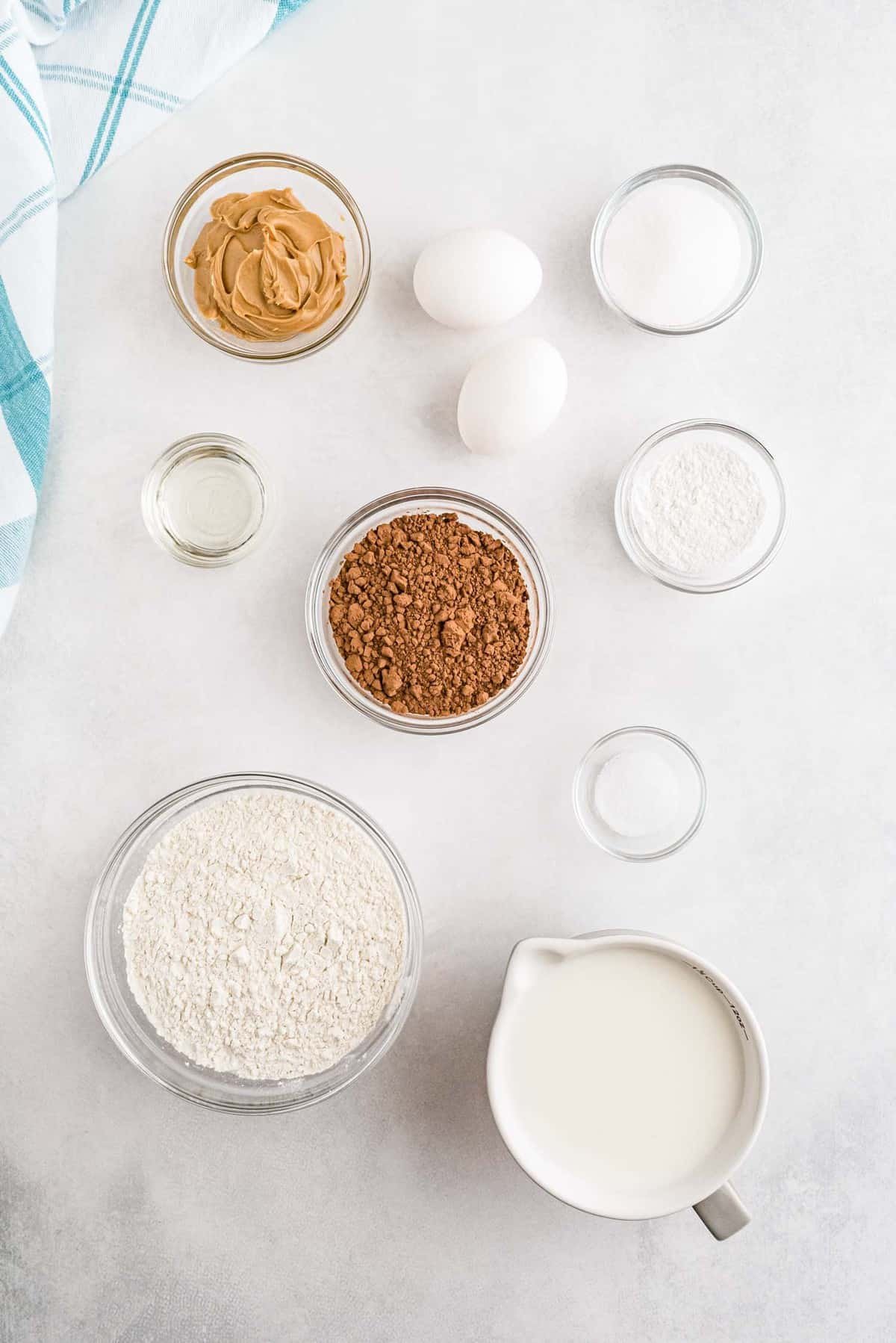 Vista aérea dos ingredientes necessários para a receita.