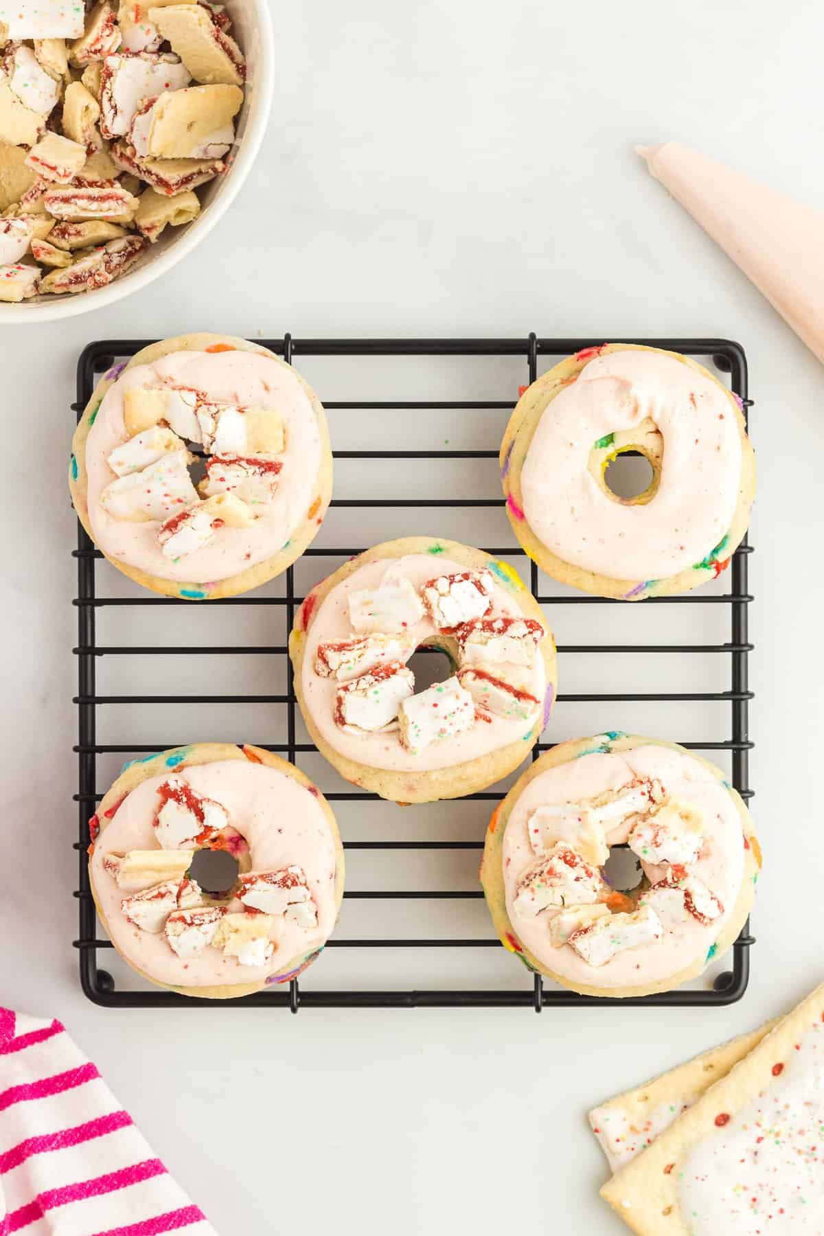 Visão aérea de donuts de pop tart.