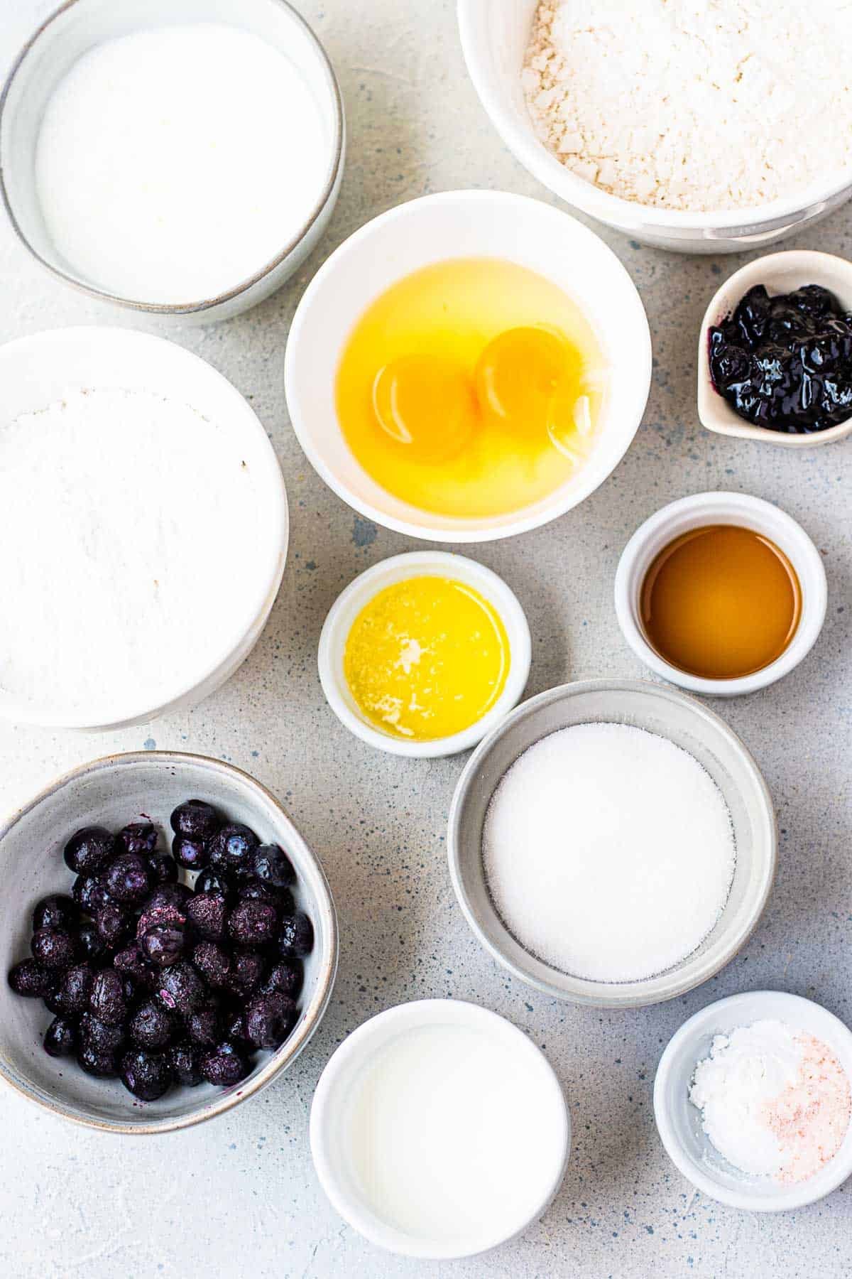 Ingredientes necessários para a receita, incluindo mirtilos.