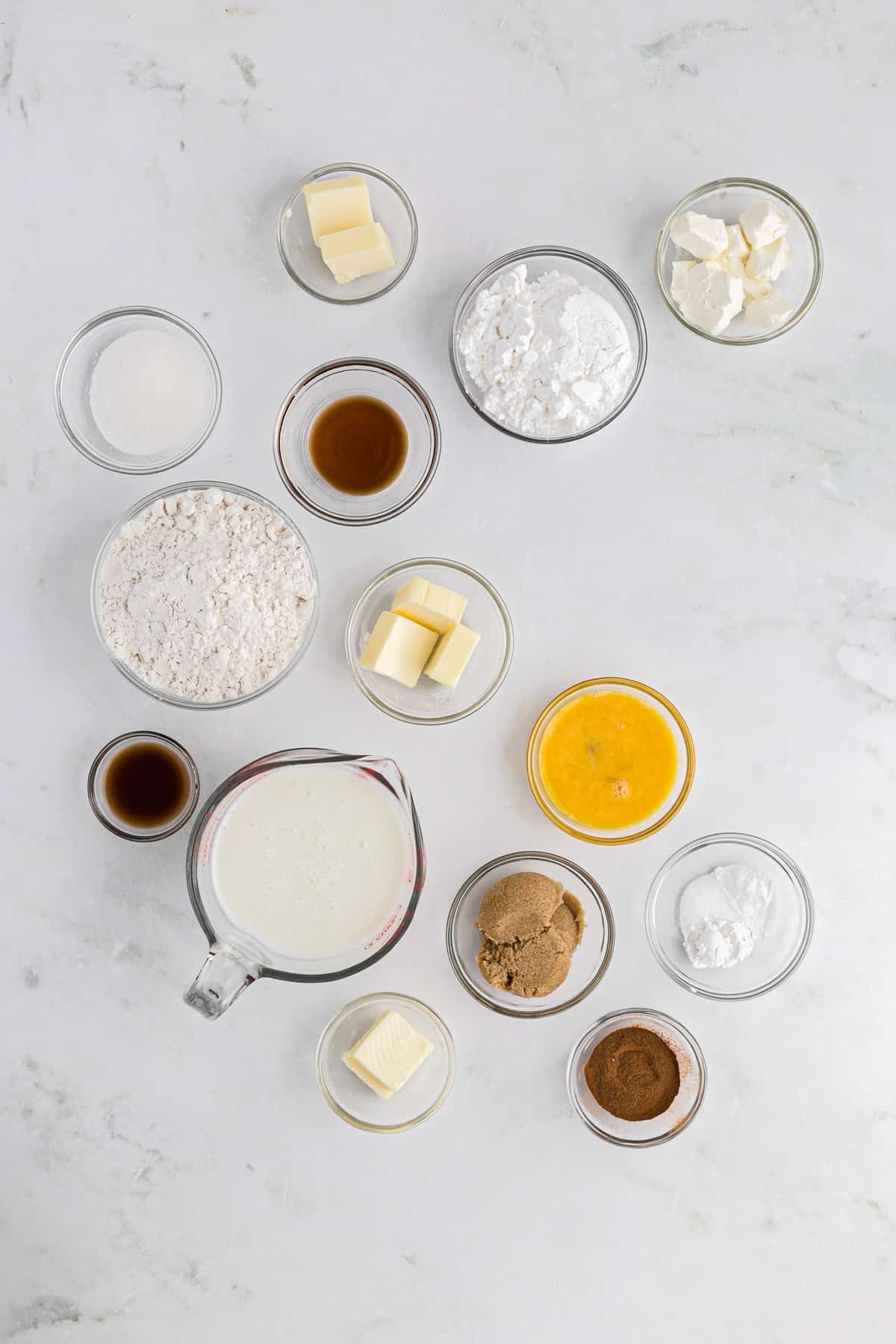 Ingredientes necessários para a receita, incluindo cobertura e redemoinho.