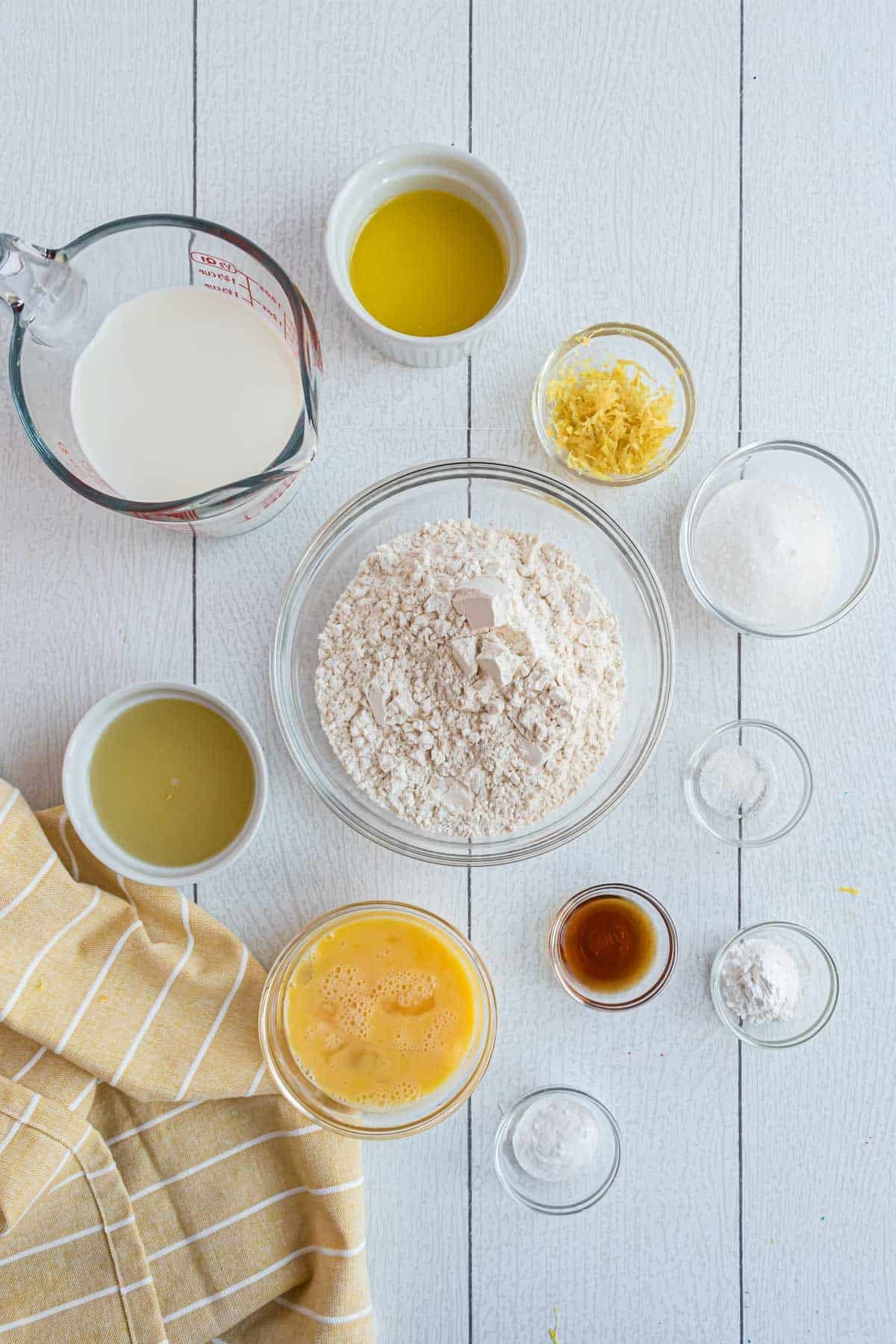 Visão aérea dos ingredientes necessários para a receita.