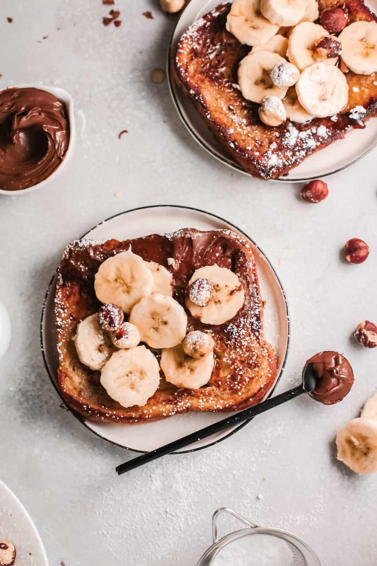 Vista aérea da torrada francesa de Nutella.