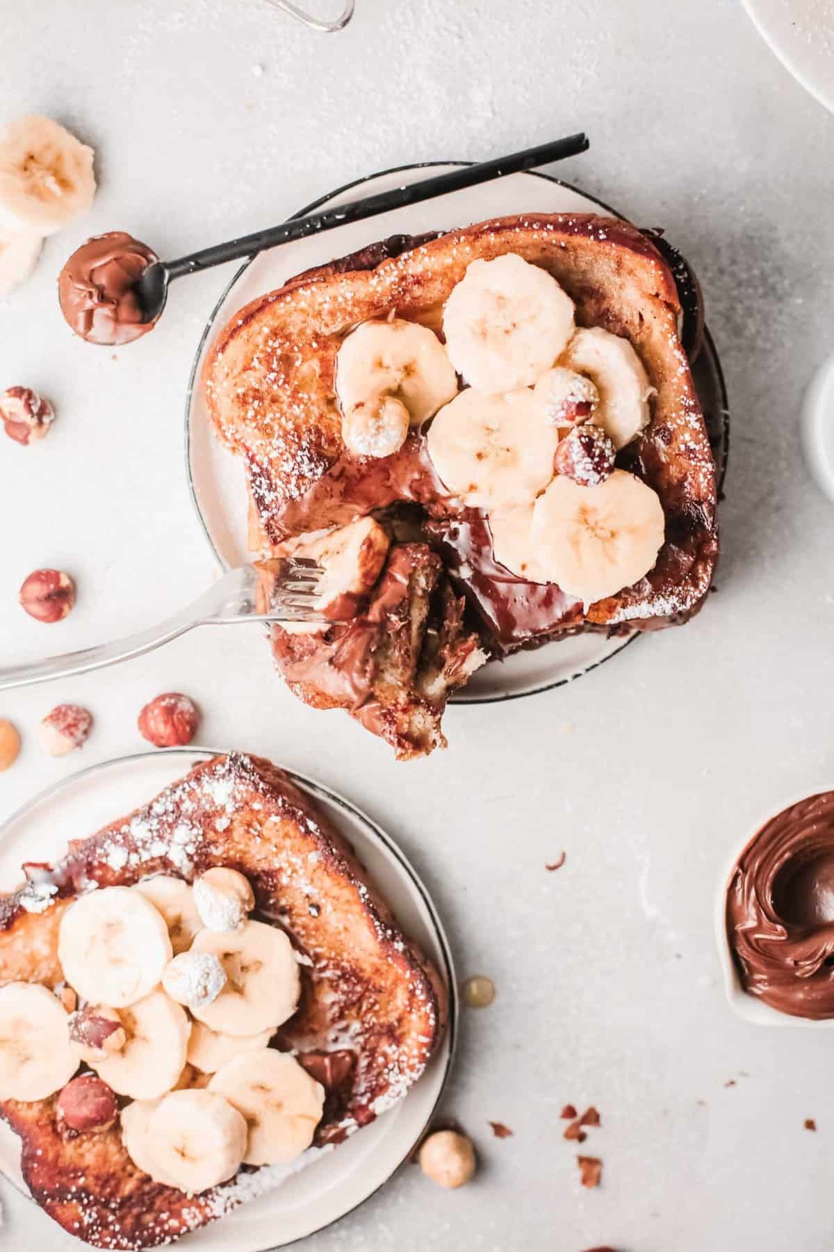 Torrada francesa com garfo.