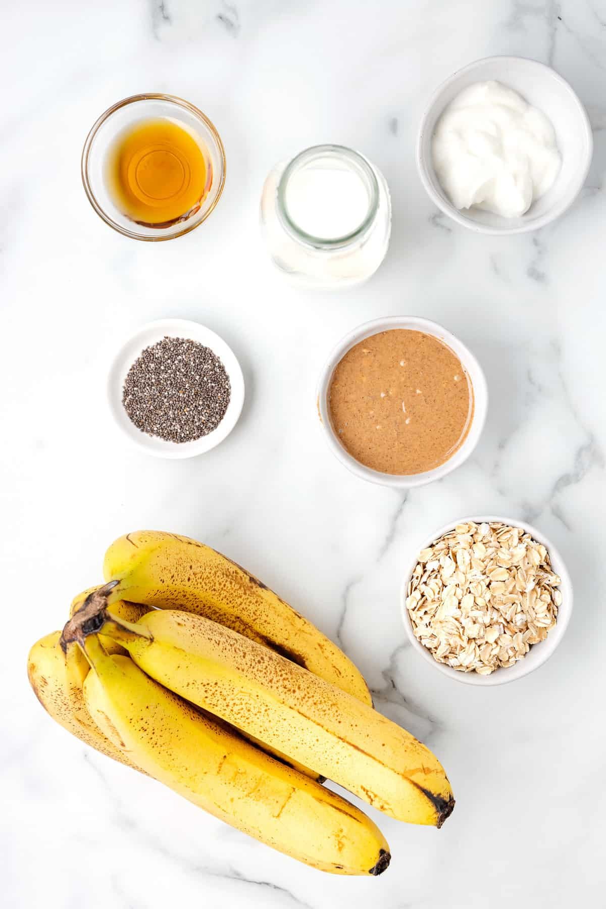 Ingredientes necessários para a receita, incluindo bananas.