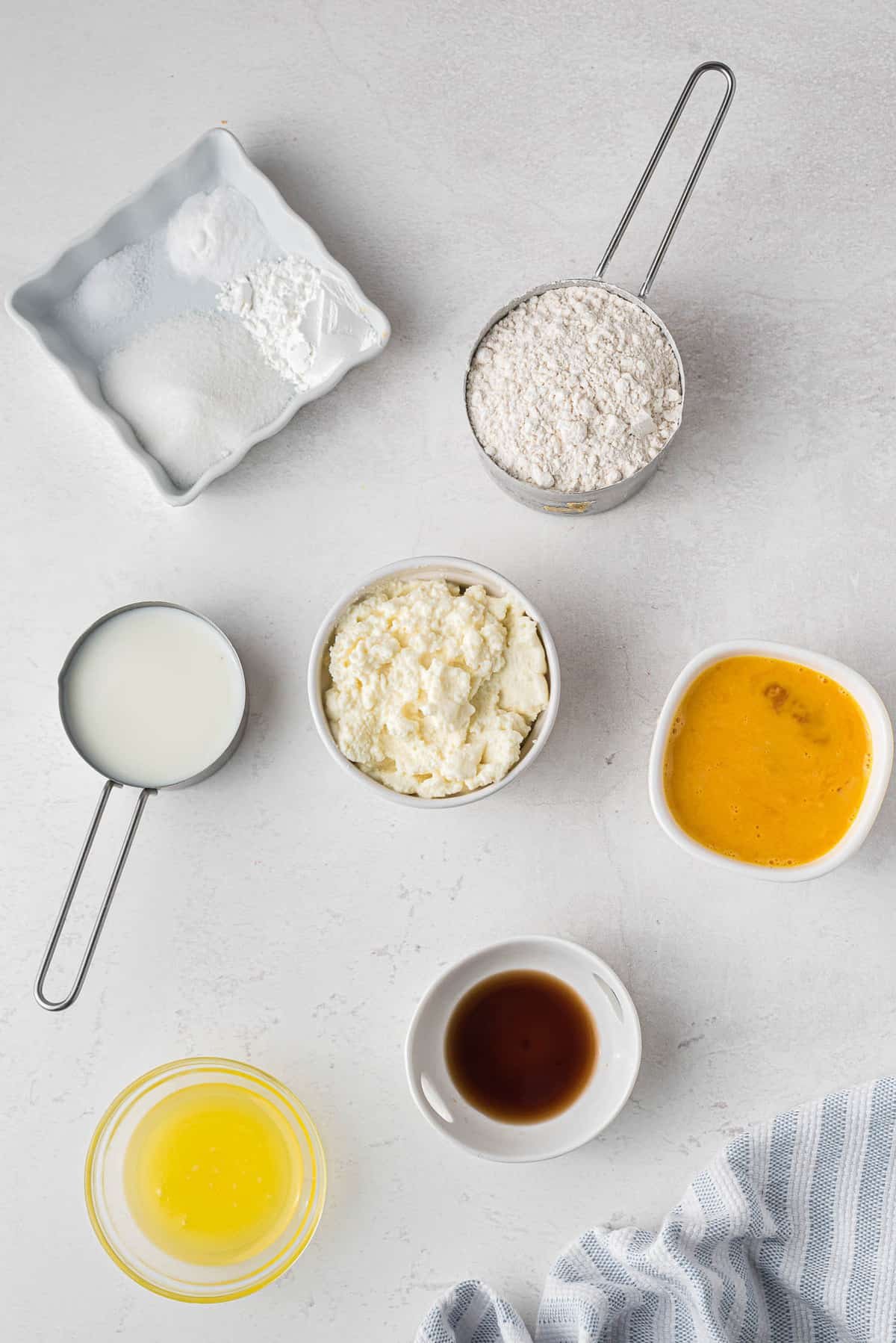 Visão aérea dos ingredientes necessários para a receita.