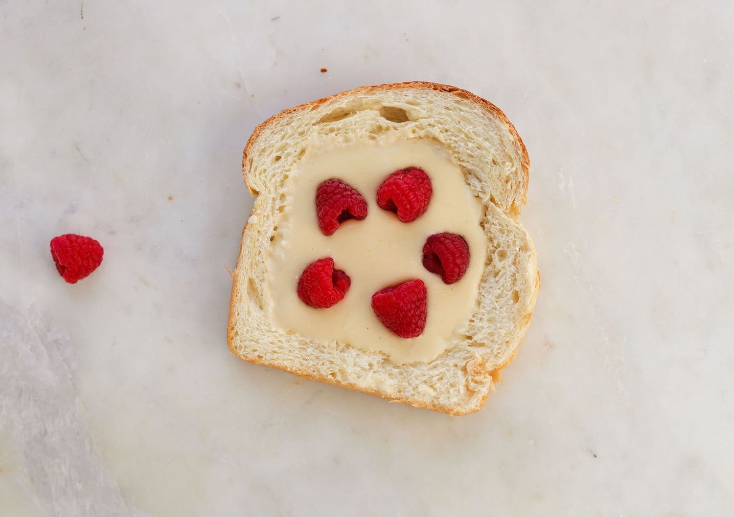 berries on yogurt toast